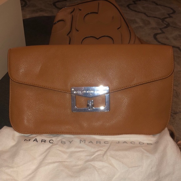 Marc By Marc Jacobs Handbags - Marc jacobs brown leather clutch
